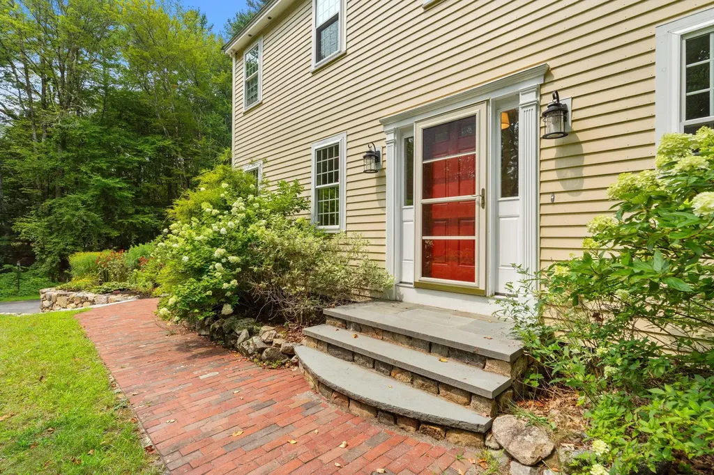 6 Winterberry Drive Amherst NH 03031