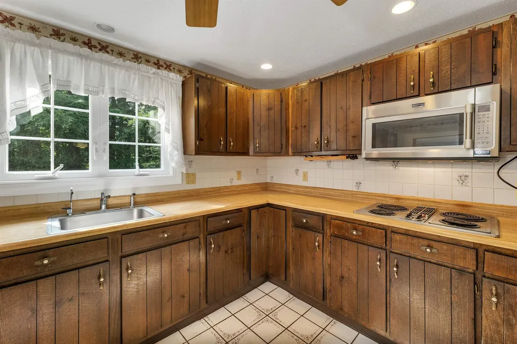 15 Sprucewood Drive Gilford NH 03249
