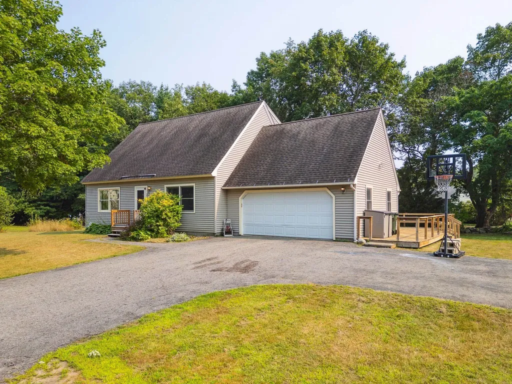 25 Clearwater Place Laconia NH 03246