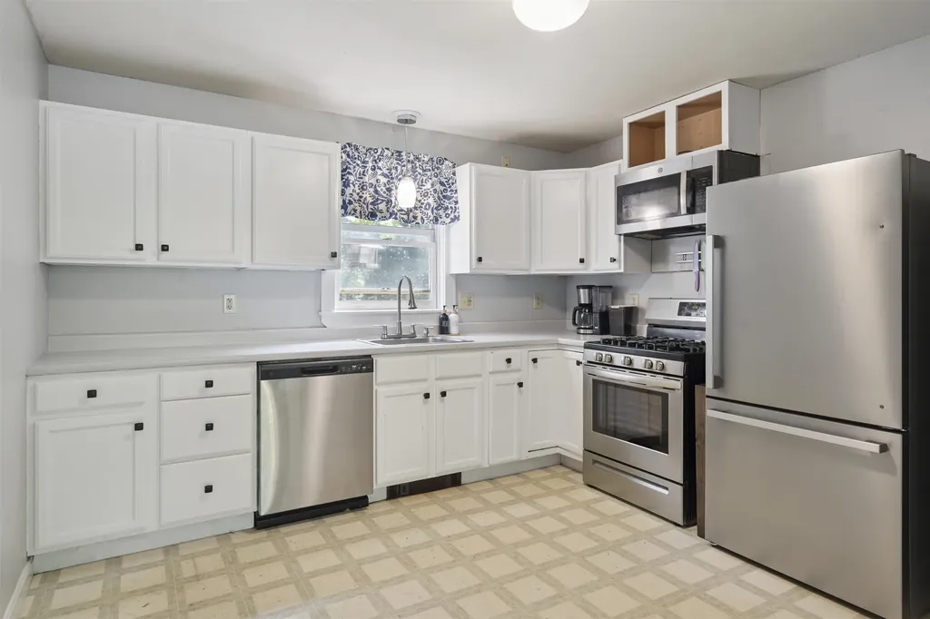25 Clearwater Place Laconia NH 03246
