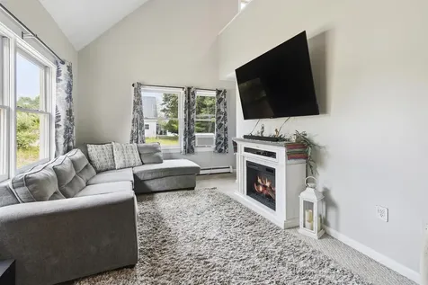 25 Clearwater Place Laconia NH 03246