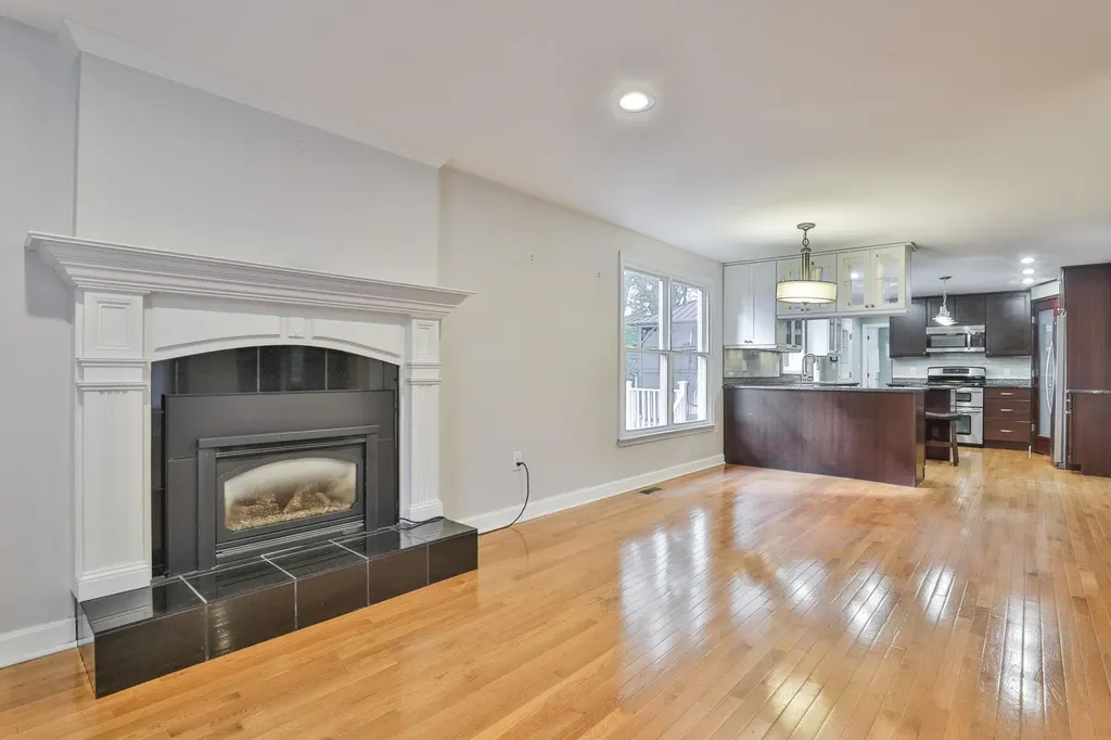 22 Cathedral Circle Nashua NH 03063