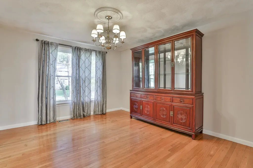 22 Cathedral Circle Nashua NH 03063