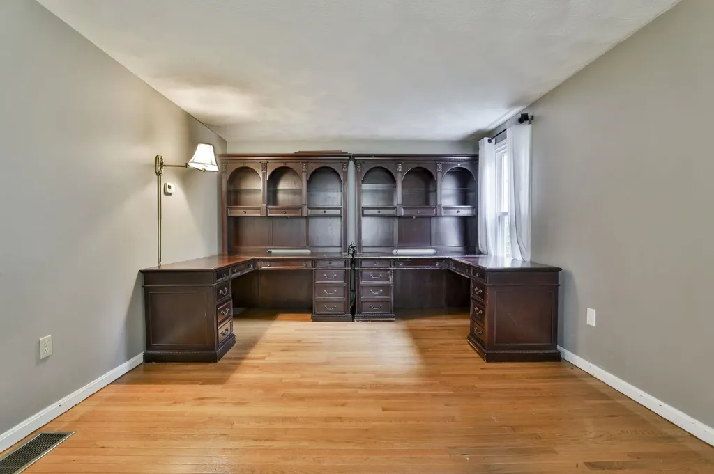 22 Cathedral Circle Nashua NH 03063