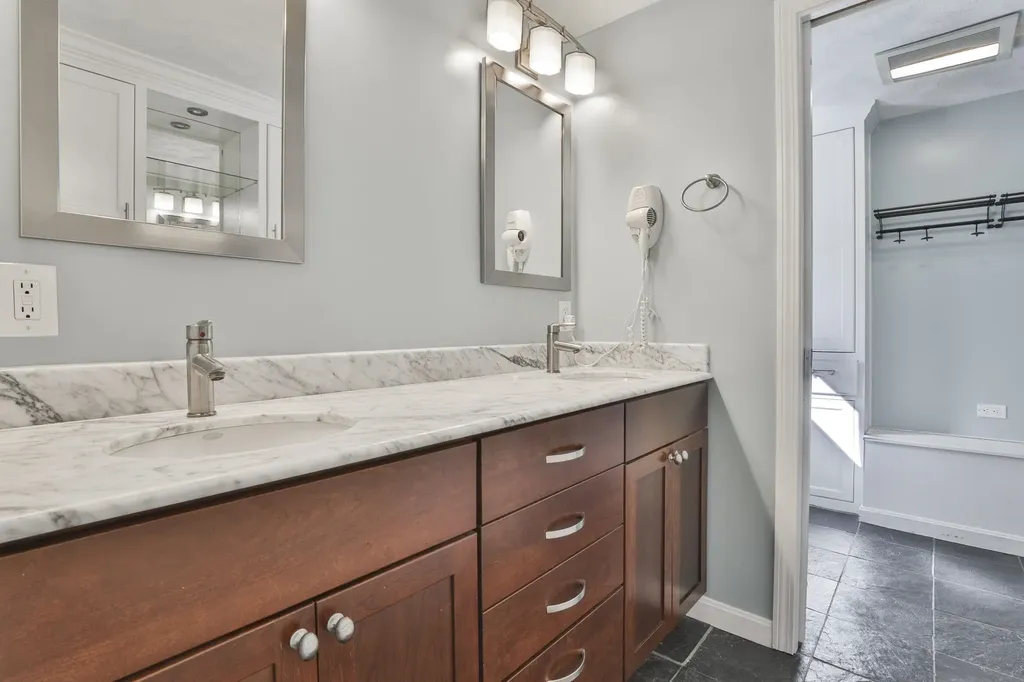 22 Cathedral Circle Nashua NH 03063