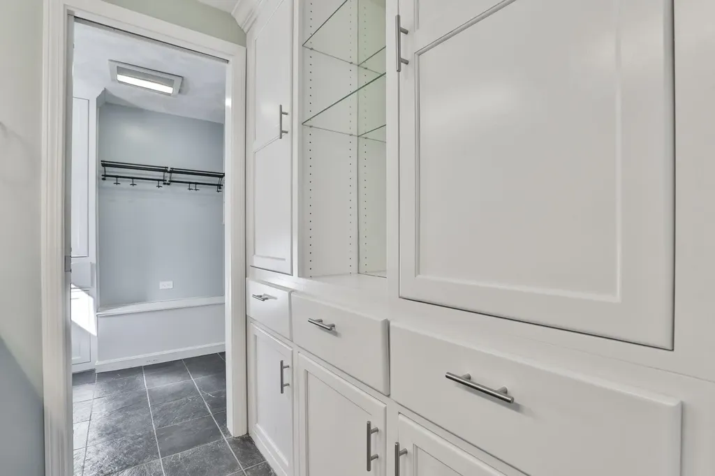 22 Cathedral Circle Nashua NH 03063