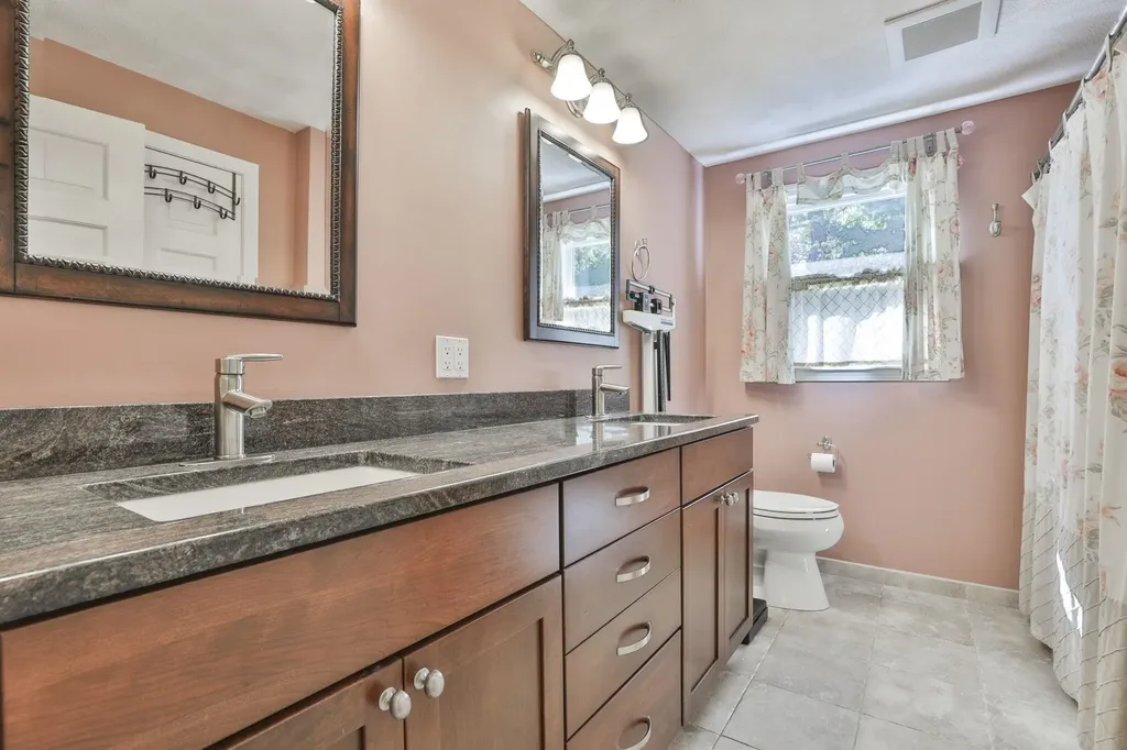 22 Cathedral Circle Nashua NH 03063