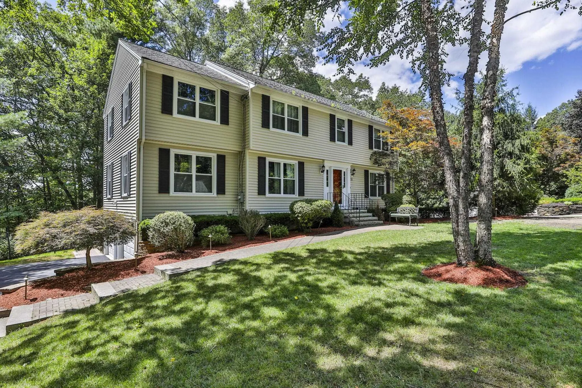 22 Cathedral Circle Nashua NH 03063