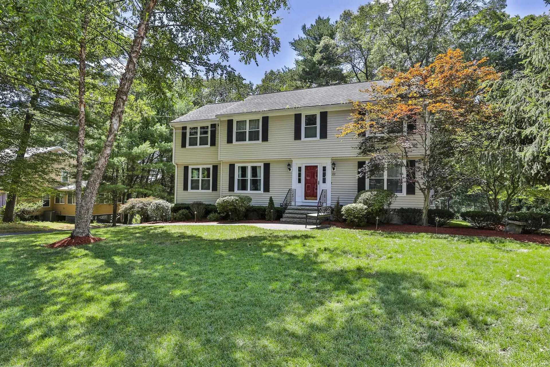 22 Cathedral Circle Nashua NH 03063