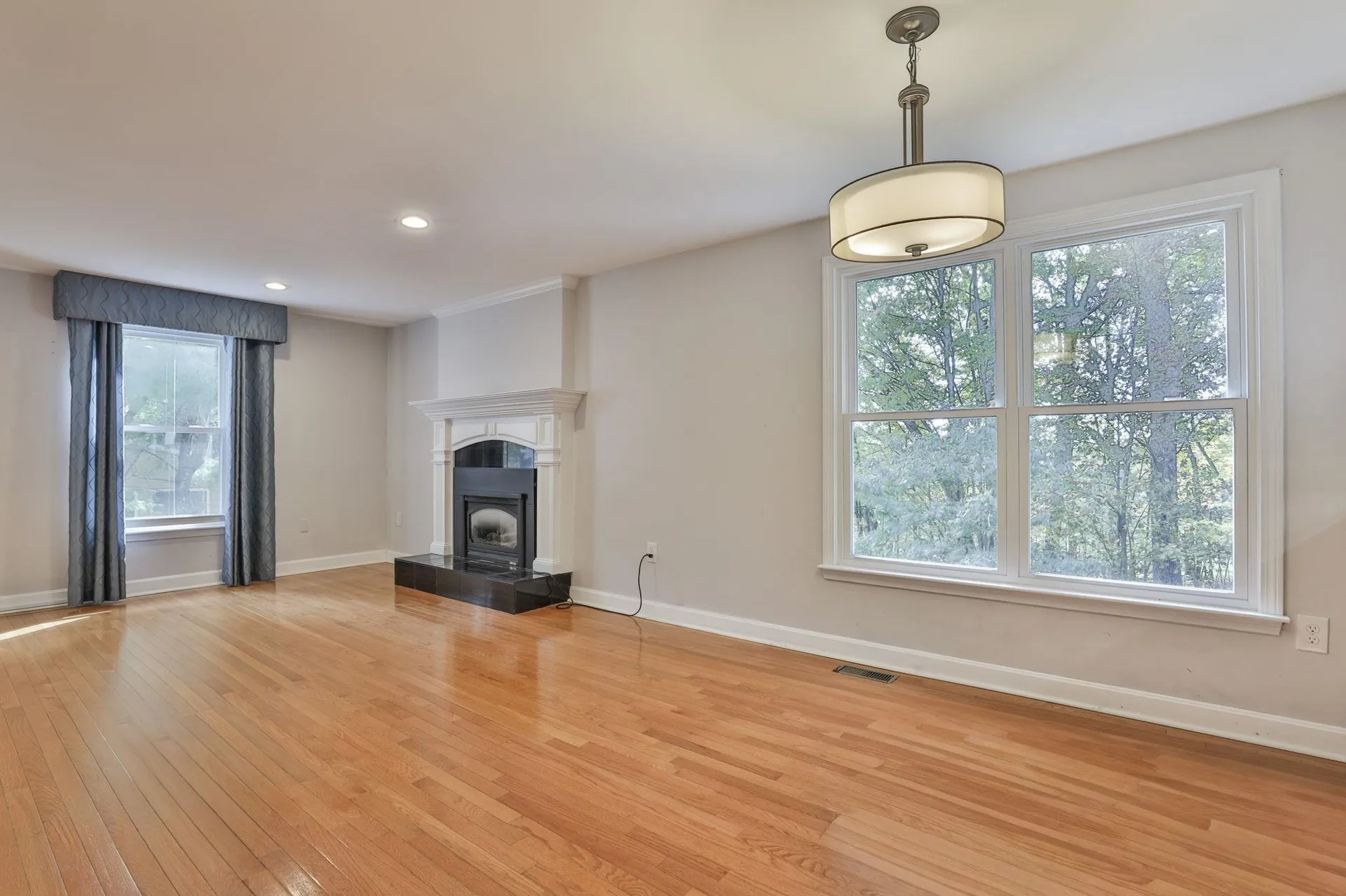 22 Cathedral Circle Nashua NH 03063