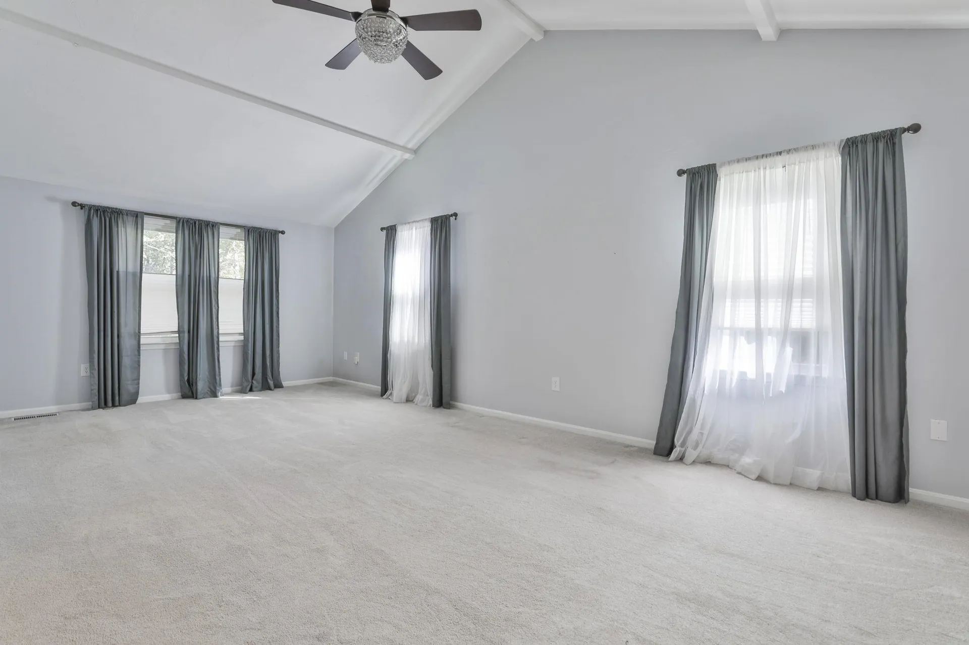 22 Cathedral Circle Nashua NH 03063