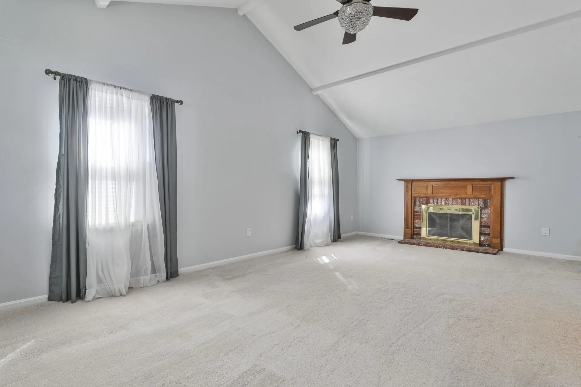 22 Cathedral Circle Nashua NH 03063