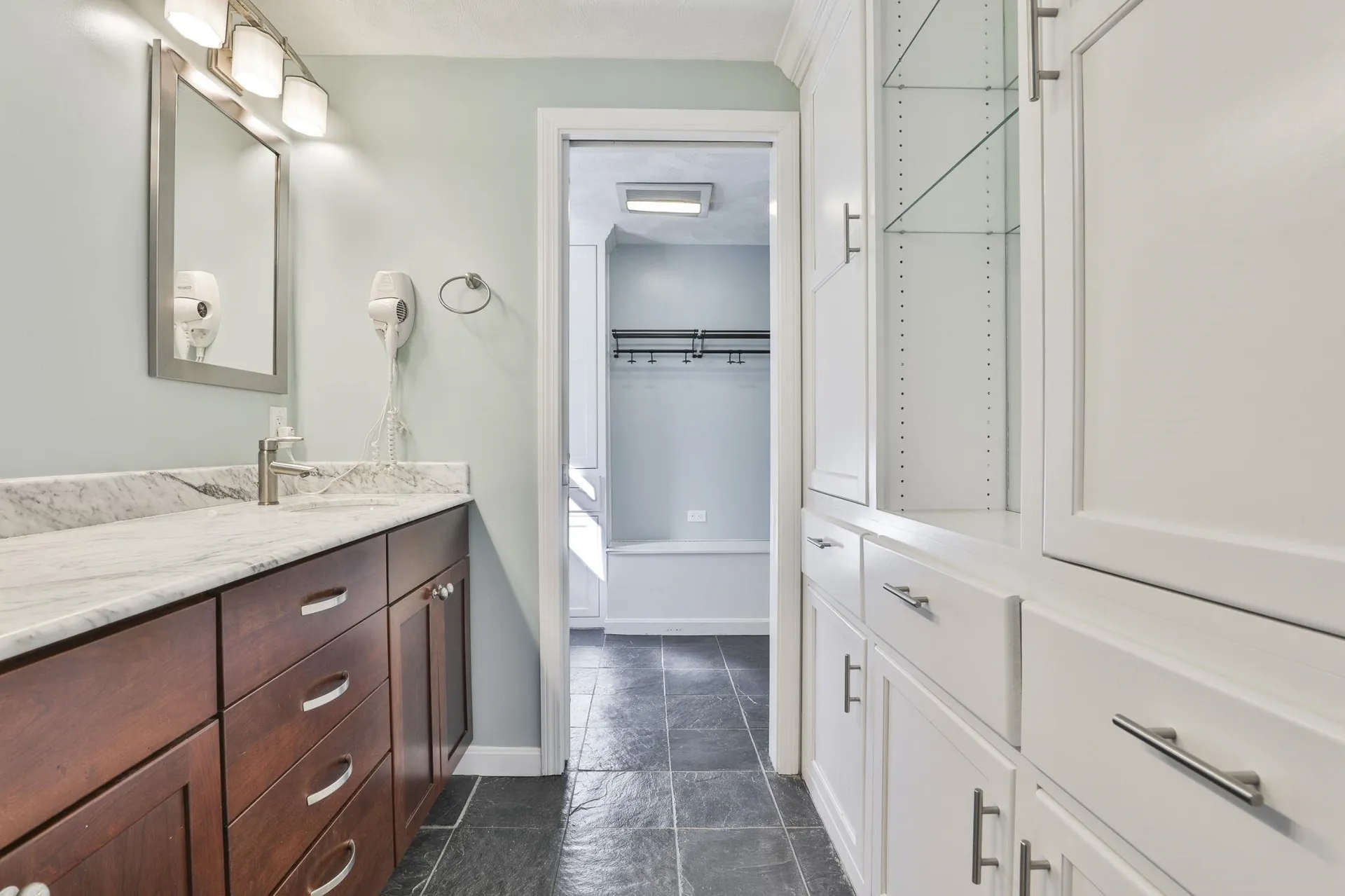 22 Cathedral Circle Nashua NH 03063