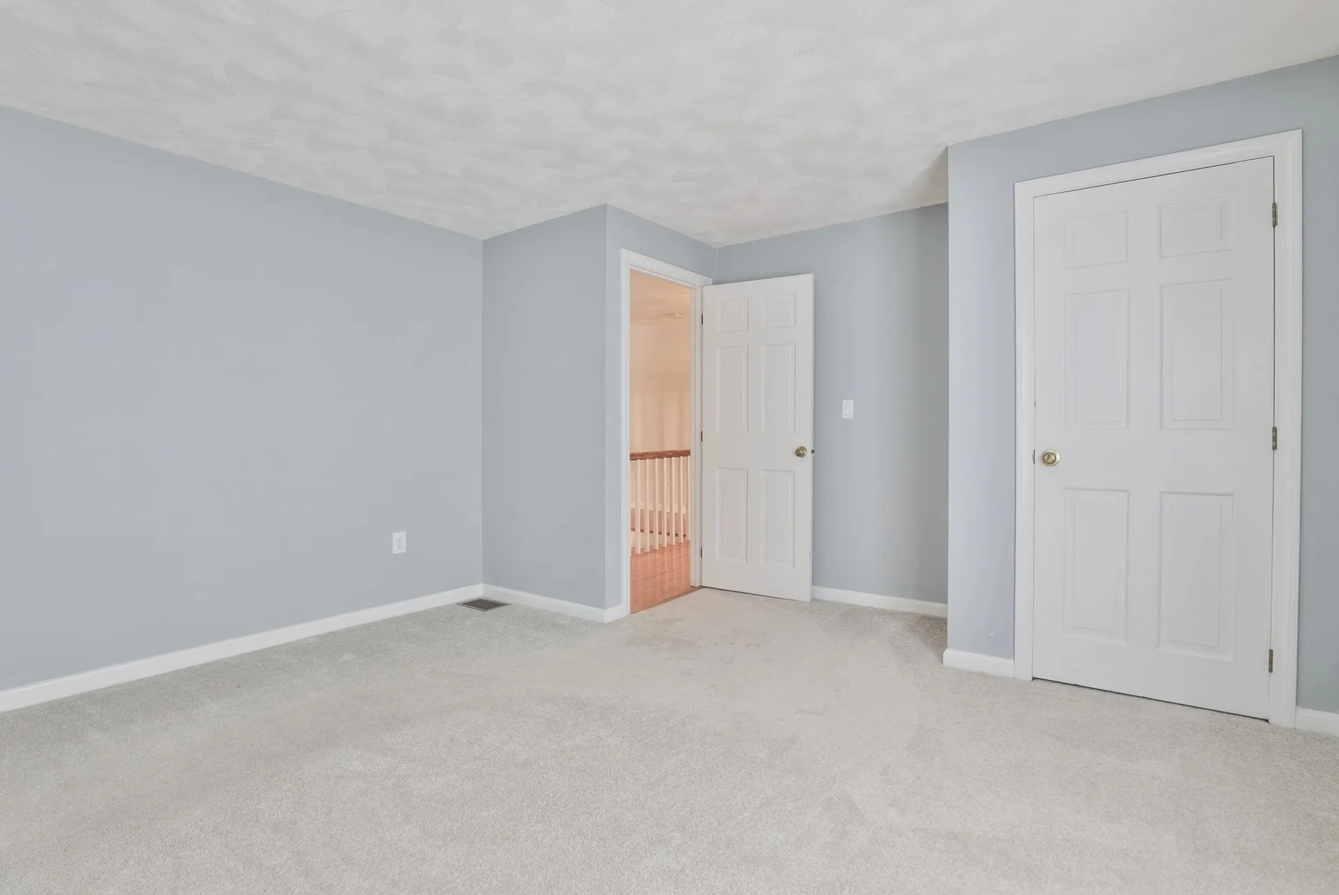 22 Cathedral Circle Nashua NH 03063