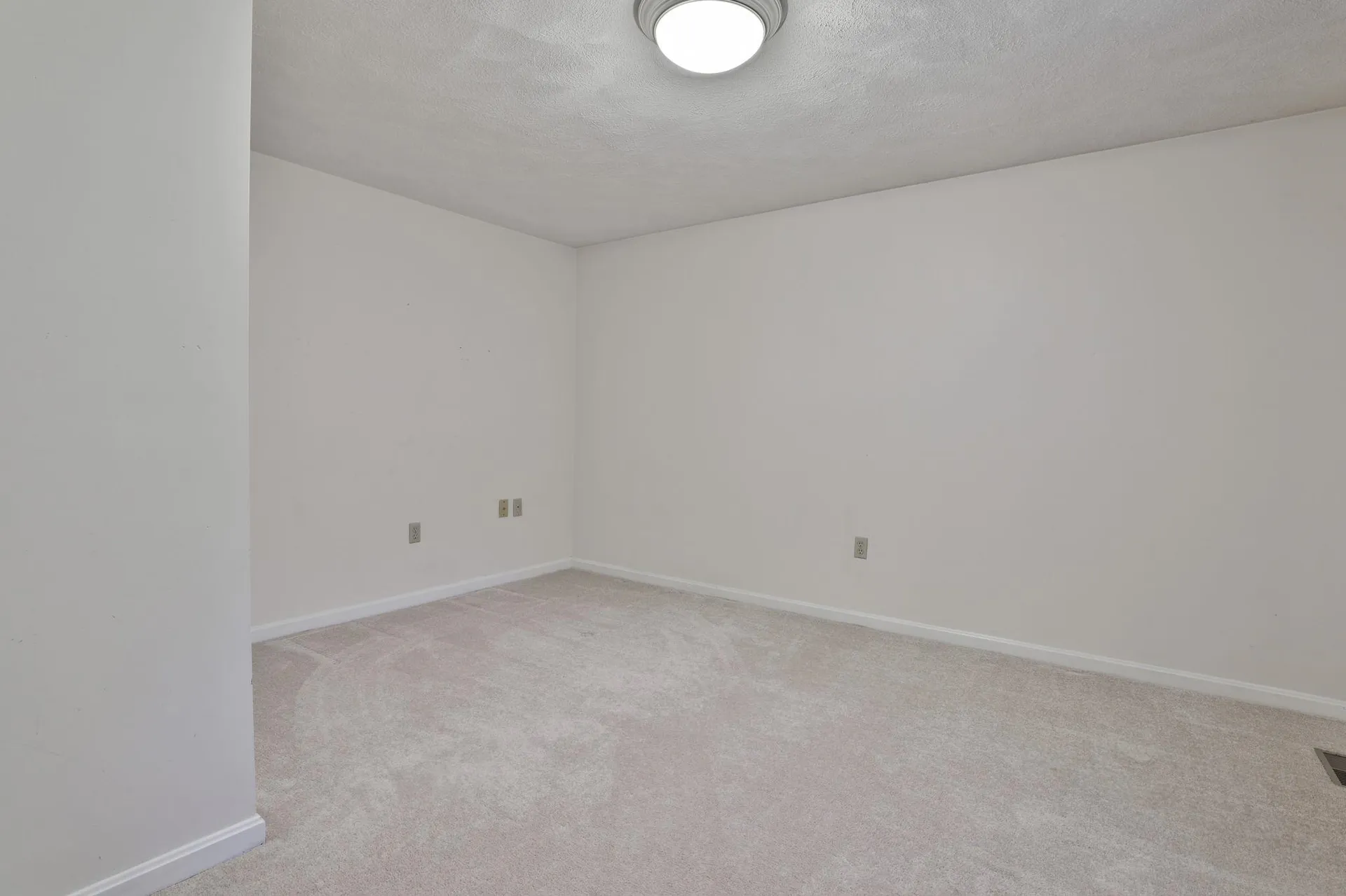 22 Cathedral Circle Nashua NH 03063