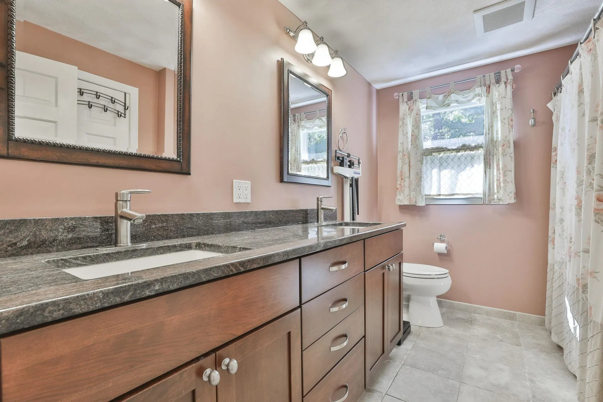 22 Cathedral Circle Nashua NH 03063