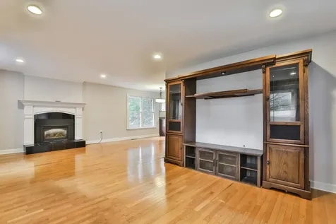 22 Cathedral Circle Nashua NH 03063