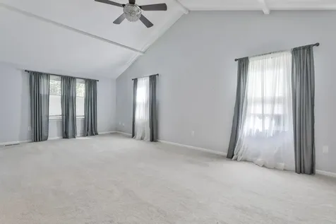 22 Cathedral Circle Nashua NH 03063