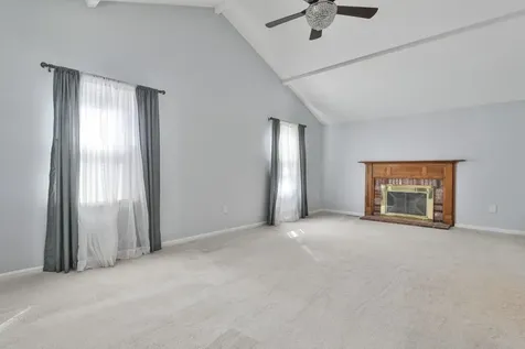 22 Cathedral Circle Nashua NH 03063