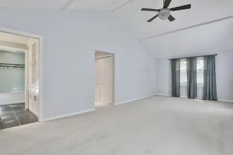 22 Cathedral Circle Nashua NH 03063