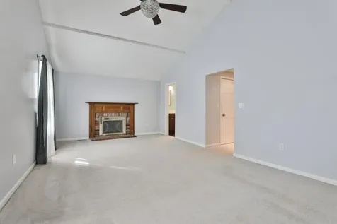 22 Cathedral Circle Nashua NH 03063