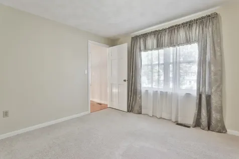 22 Cathedral Circle Nashua NH 03063