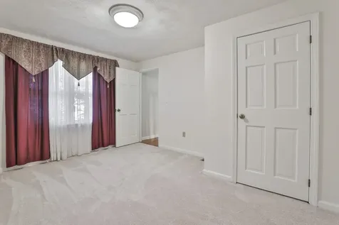 22 Cathedral Circle Nashua NH 03063