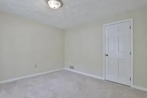 22 Cathedral Circle Nashua NH 03063