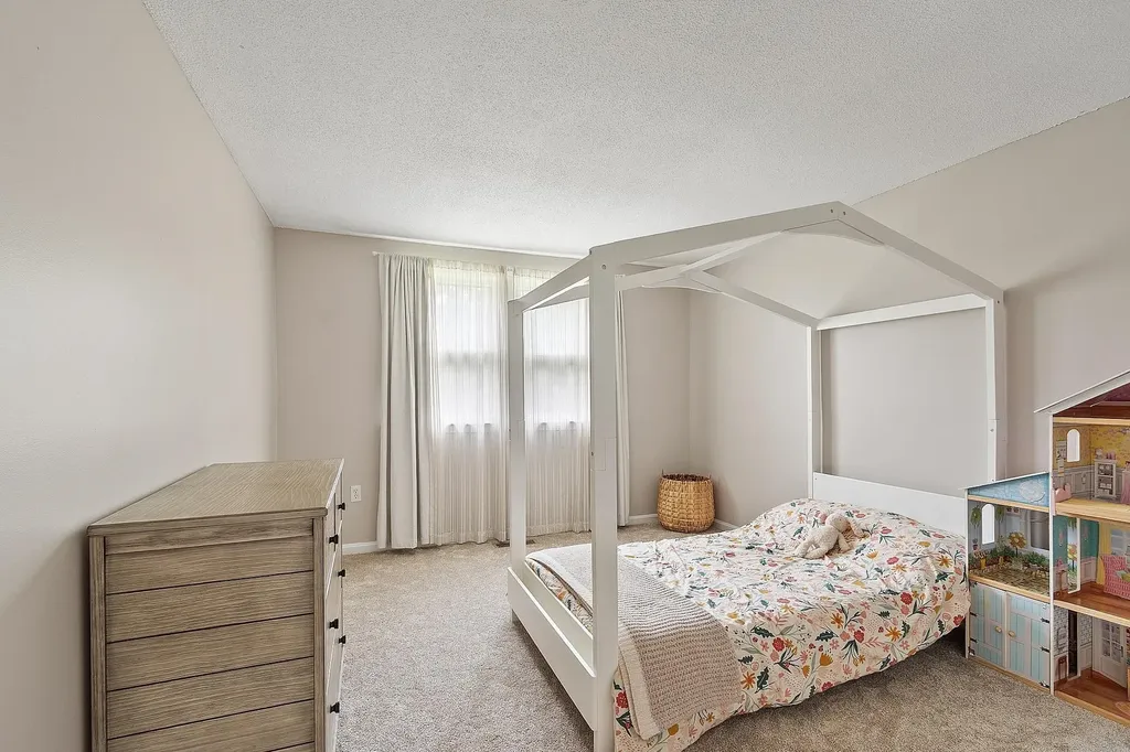 68 Winding Pond Road Londonderry NH 03053