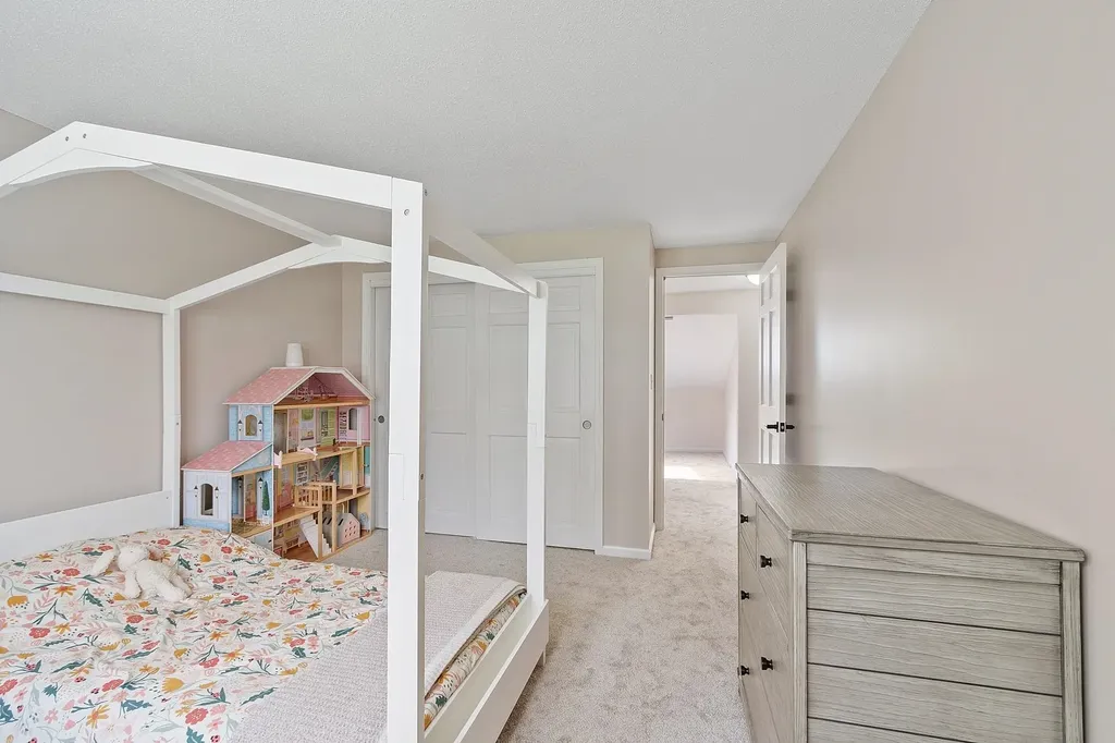 68 Winding Pond Road Londonderry NH 03053