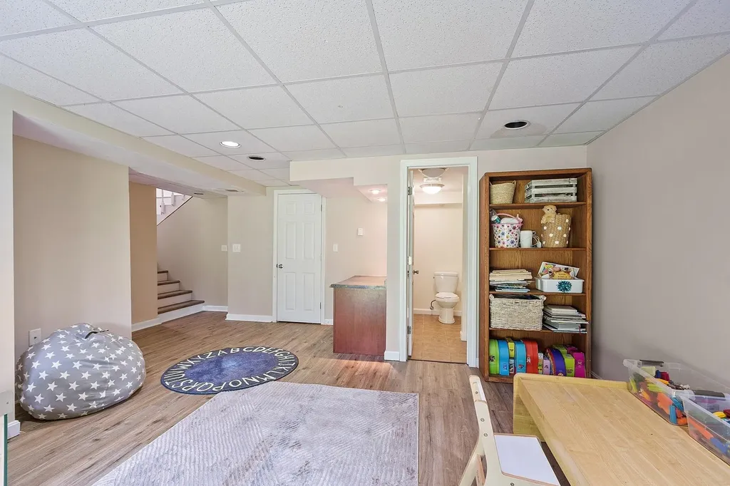 68 Winding Pond Road Londonderry NH 03053