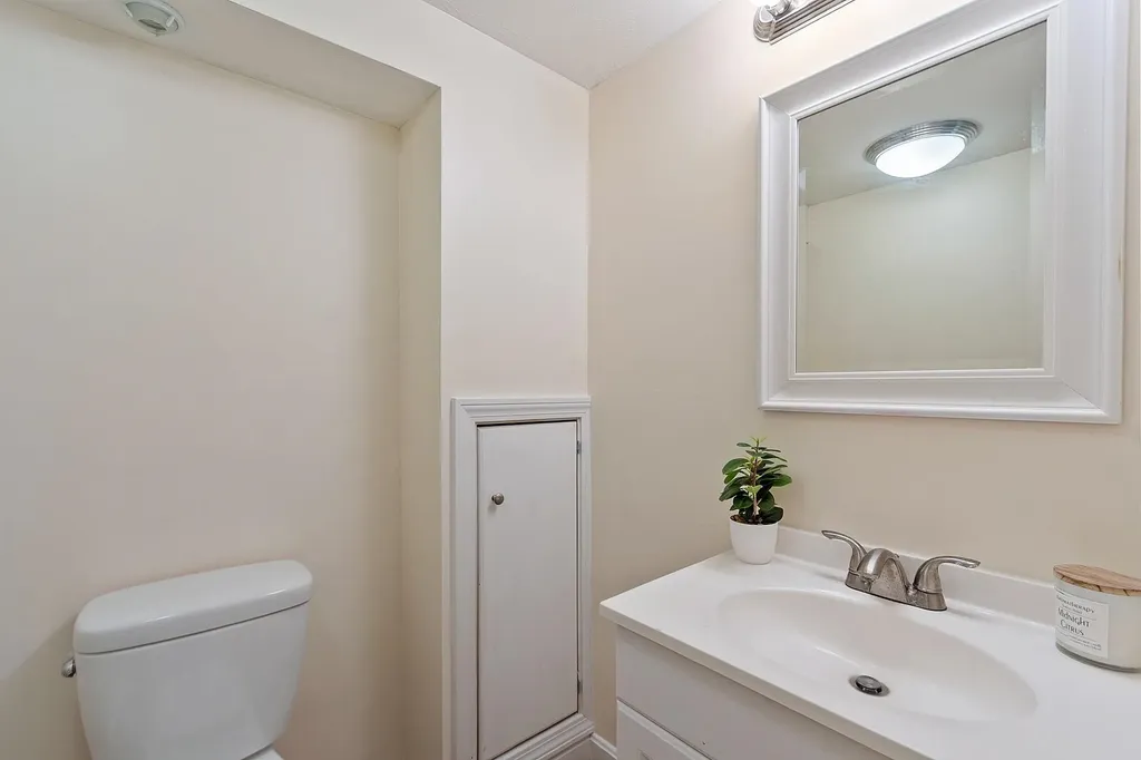 68 Winding Pond Road Londonderry NH 03053