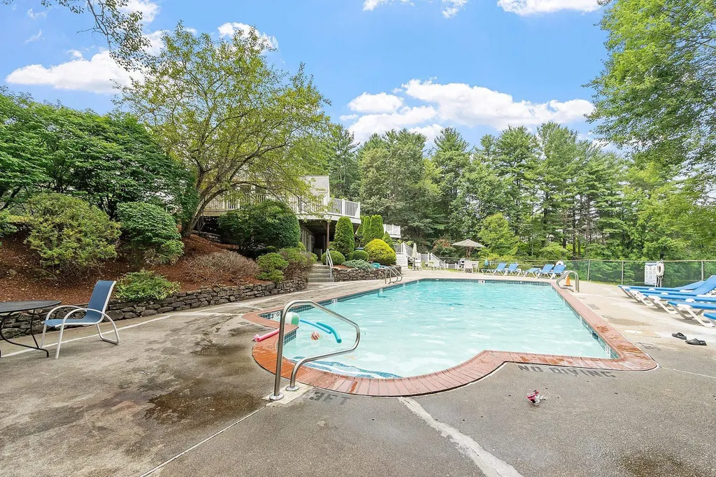68 Winding Pond Road Londonderry NH 03053