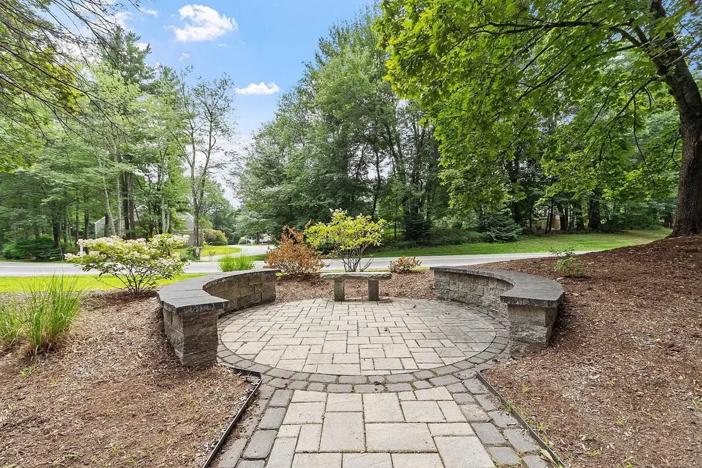 68 Winding Pond Road Londonderry NH 03053