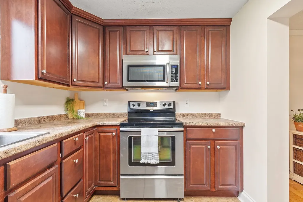 68 Winding Pond Road Londonderry NH 03053