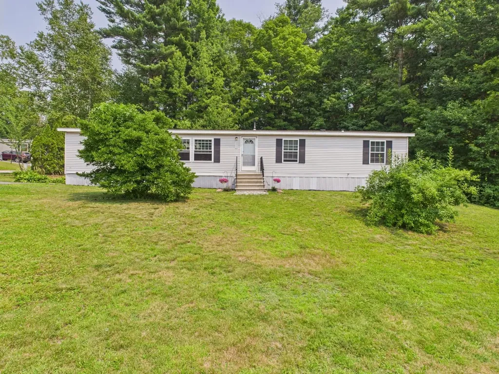27 Deer Run Lane Northwood NH 03261