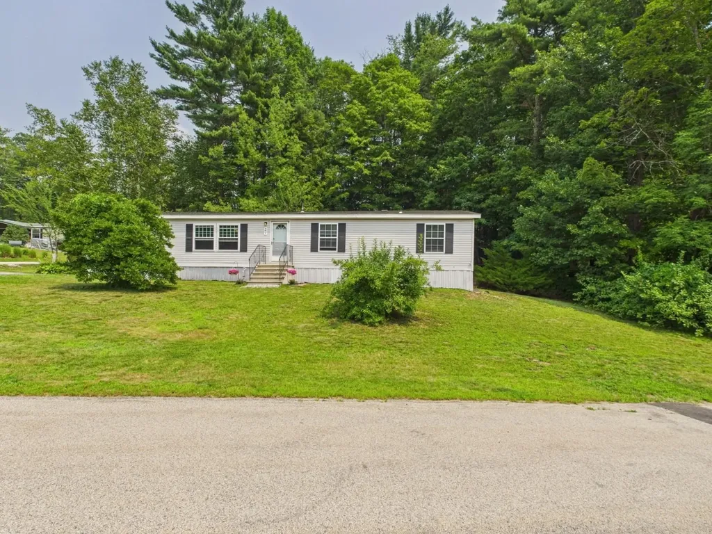 27 Deer Run Lane Northwood NH 03261