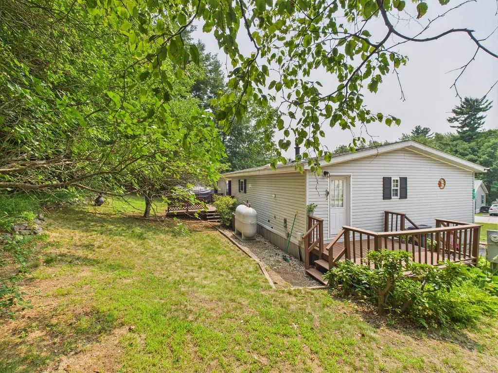 27 Deer Run Lane Northwood NH 03261