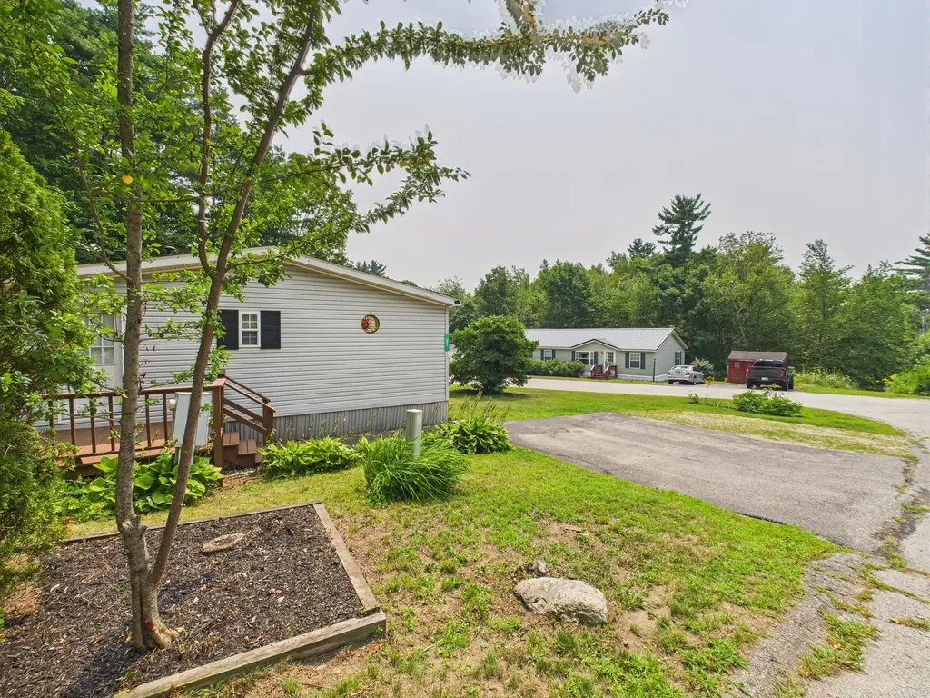 27 Deer Run Lane Northwood NH 03261