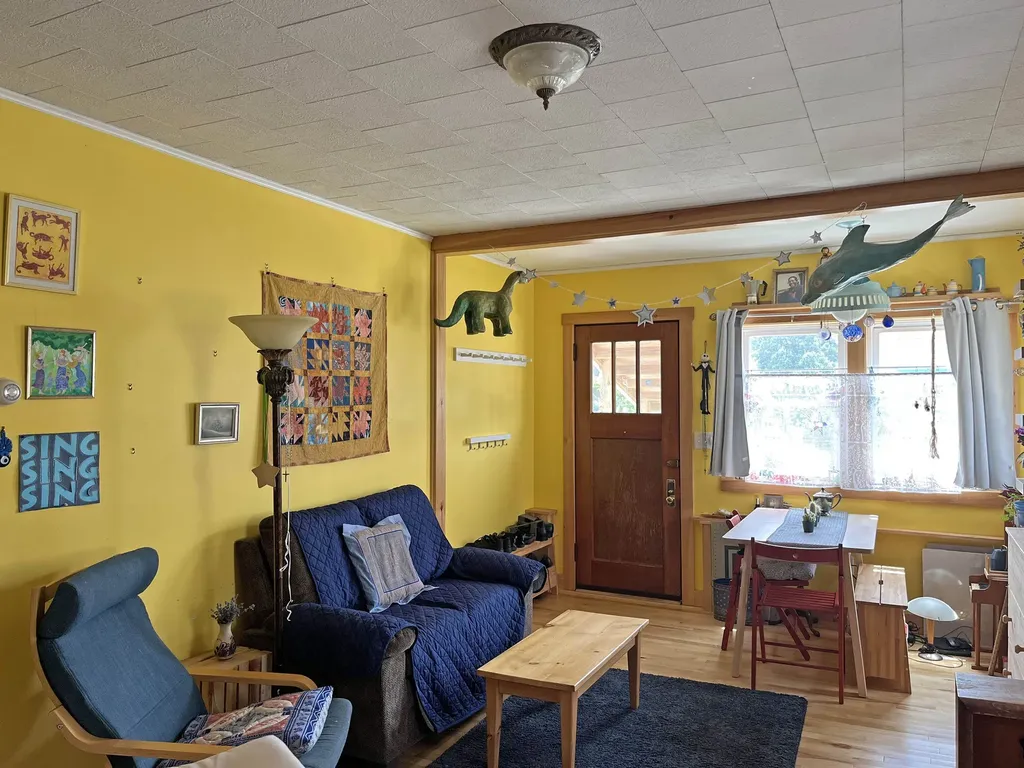 81 Oak Grove Avenue Brattleboro VT 05301