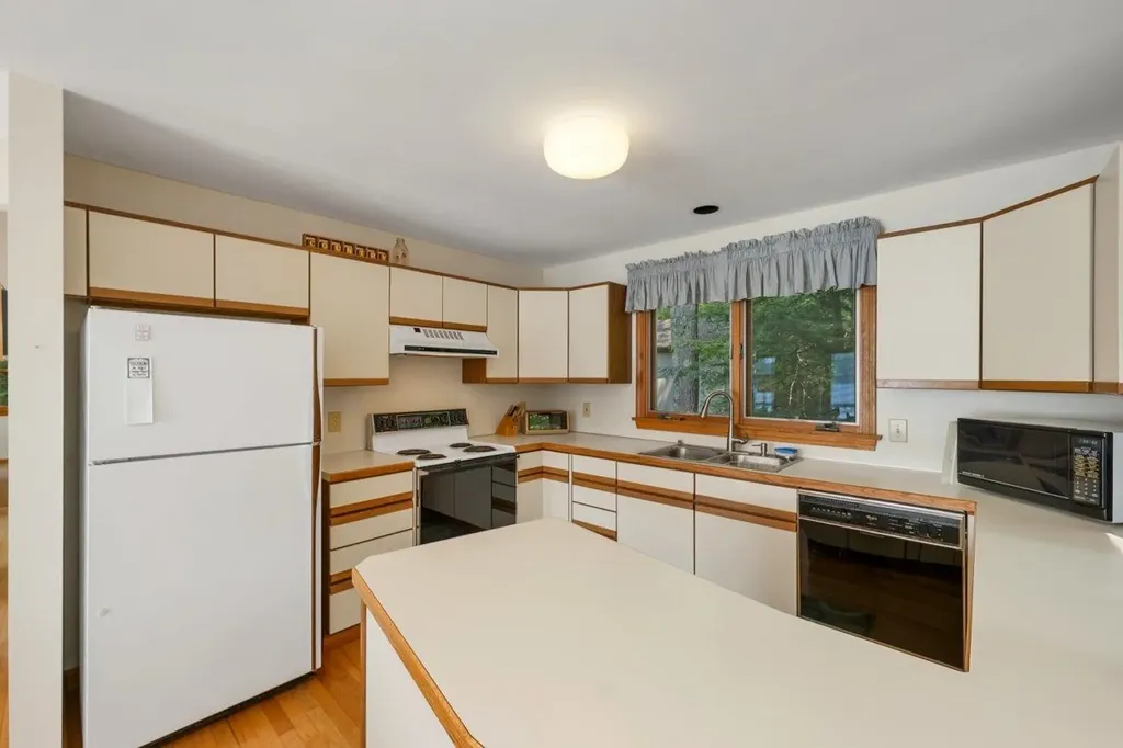 156 Big Barndoor Island Alton NH 03810