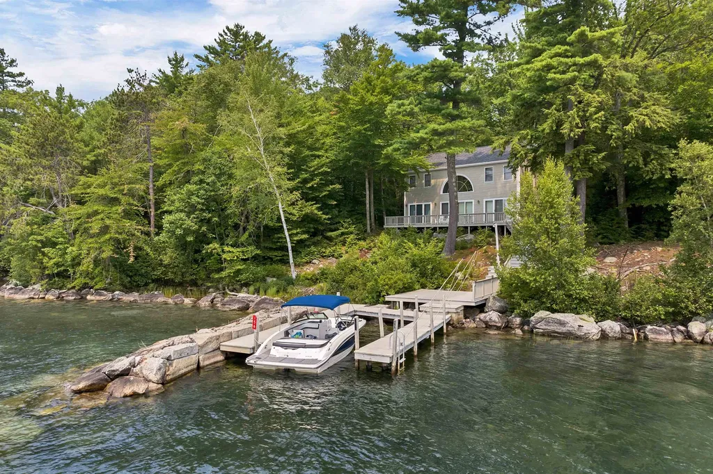 156 Big Barndoor Island Alton NH 03810