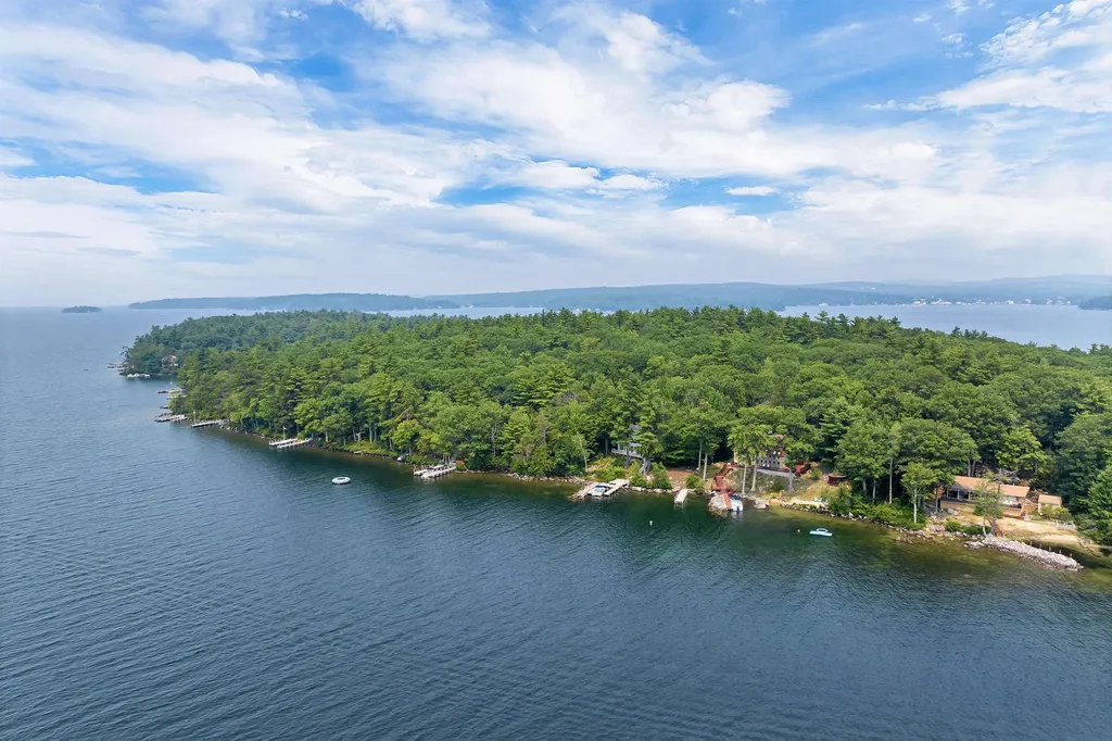 156 Big Barndoor Island Alton NH 03810