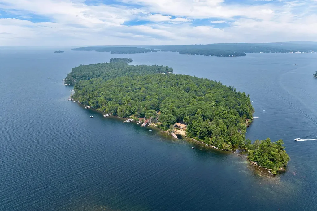 156 Big Barndoor Island Alton NH 03810