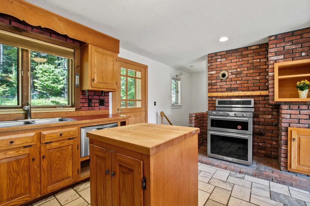 84 Nightingale Lane Grantham NH 03753