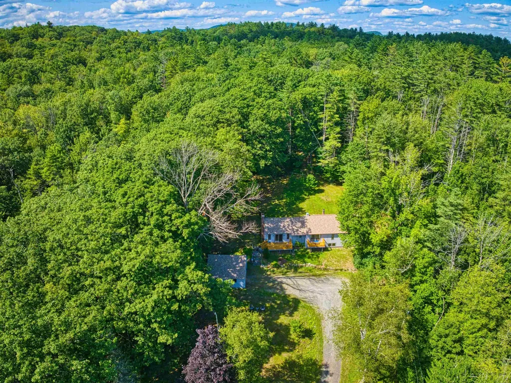 84 Nightingale Lane Grantham NH 03753