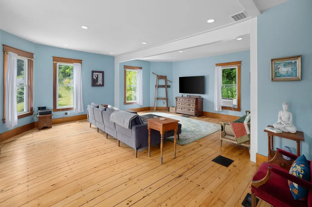 140 Pleasant Street Williamstown VT 05679