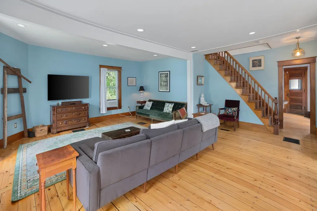 140 Pleasant Street Williamstown VT 05679