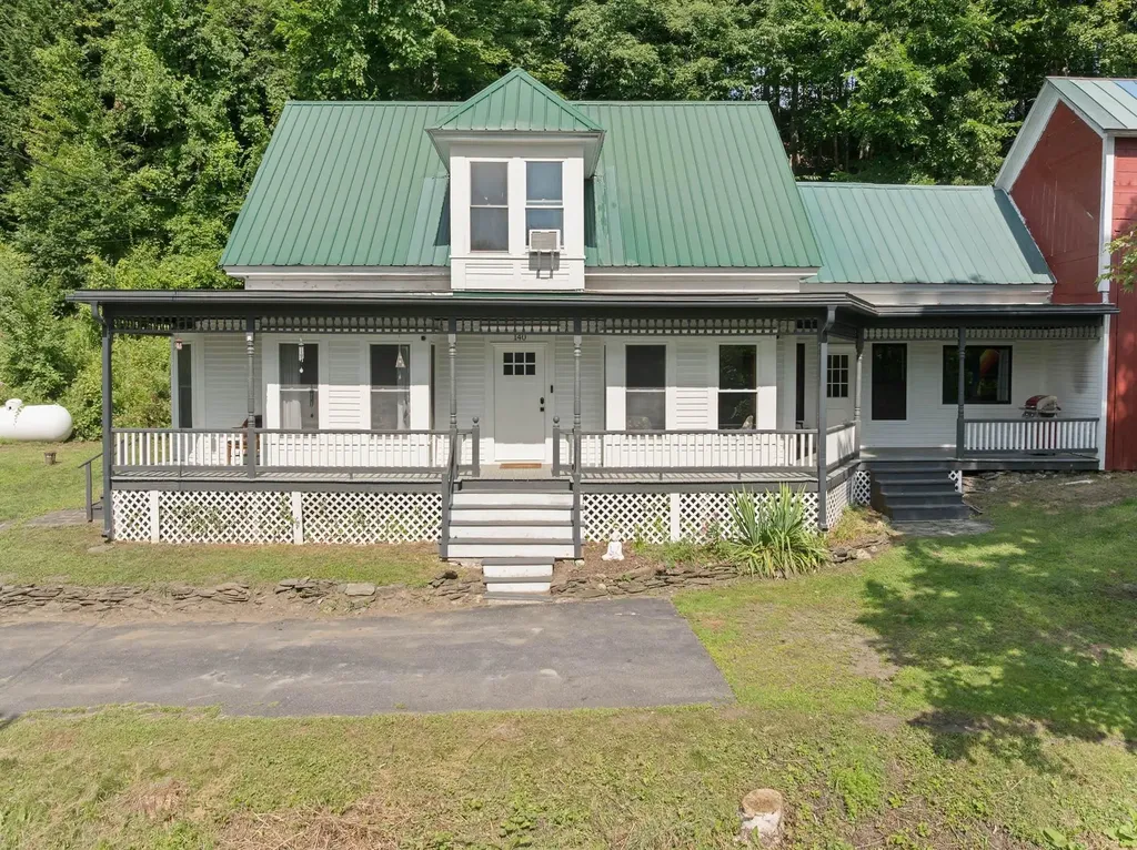 140 Pleasant Street Williamstown VT 05679