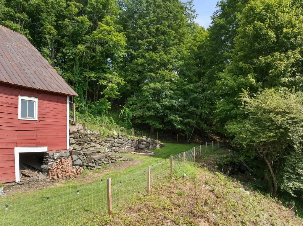 140 Pleasant Street Williamstown VT 05679